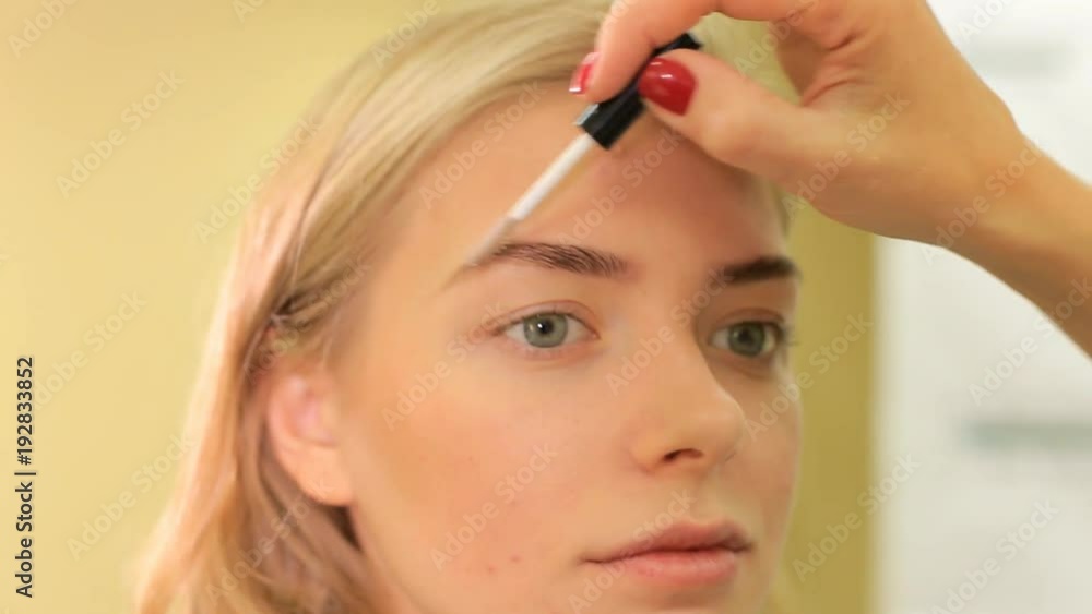 expects the work of a master, a beautiful model, a blonde with blue eyes. expects the work of a master, a beautiful model, a blonde with blue eyes.