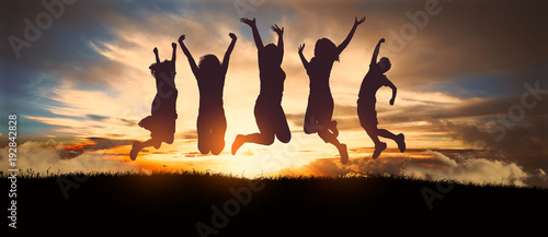 Valokuva Woman jumping at sunset
