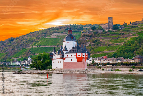 Abenddämmerung mit Burg Pfalzgrafenstein im Rhein, Mittelrheintal photo
