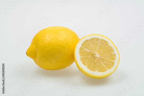 新鮮なレモン 