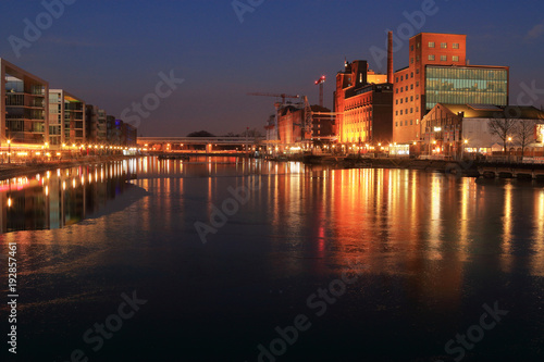 Duisburg Innenhafen am Abend