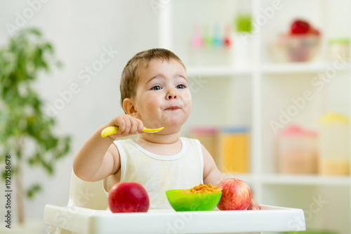 funny baby one year old eat...