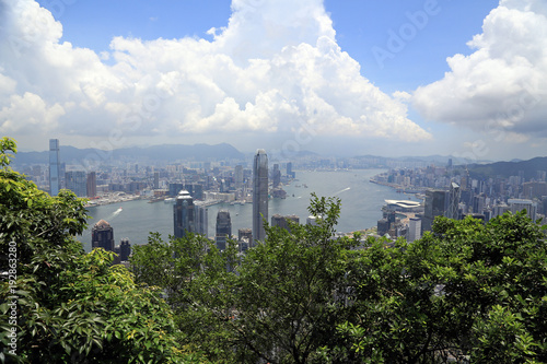 Hong Kong: Blick vom Victoria Peak auf Skyline und Hafen