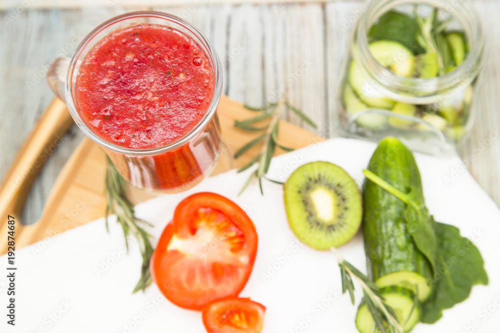Fresh fruit and vegetable smoothie Fresh fruit and vegetable smoothie