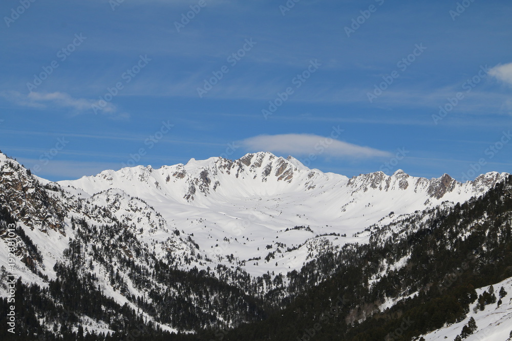 Les Pyrénées enneigées