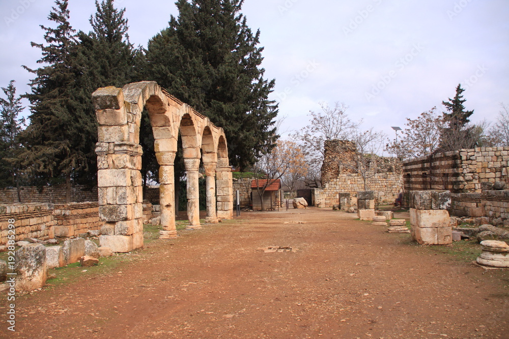 arcades et ruines à Anjar