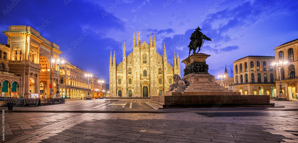 Naklejka premium Milan Cathedral and the Galleria on piazza Duomo, Italy
