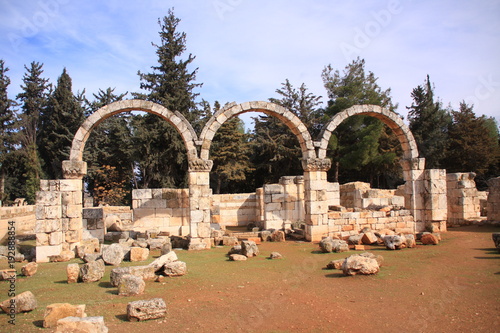 arches à Anjar