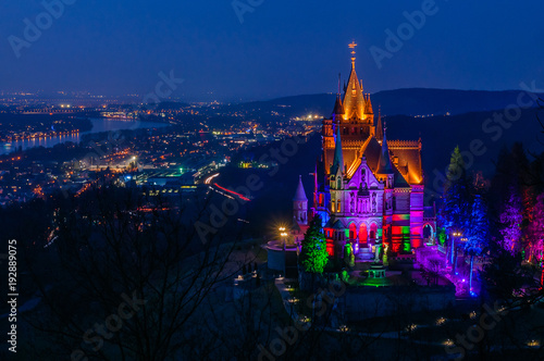 Drachenburg und Bonn in der Blauen Stunde; Siebengebirge; Deutschland