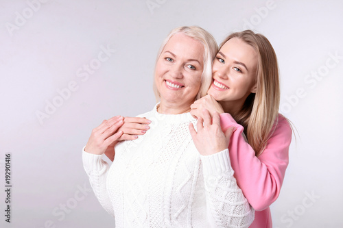 Young daughter and mother o...