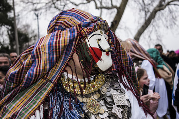 Keuken achterwand Carnaval Boules dansers Naoussa carnaval Griekenland  © silalena