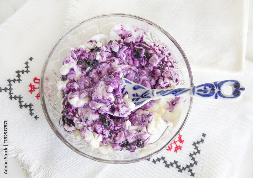 granulated cottage cheese with blueberry jam