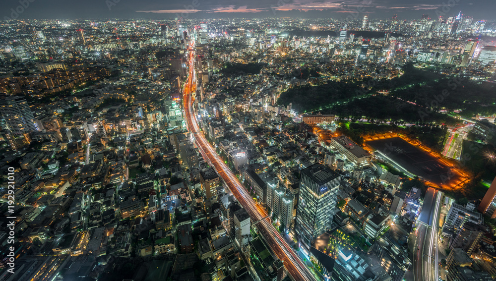 Φωτογραφία Tokyo - August 08, 2017 : Panoramic night aerial view of Tokyo skyline and highway car trails on Route 3 (Shuto Expressway) Shibuya Route from Roppongi Hills Mori Tower
