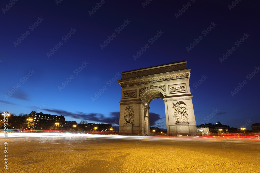 エトワール凱旋門　：　パリ、フランス