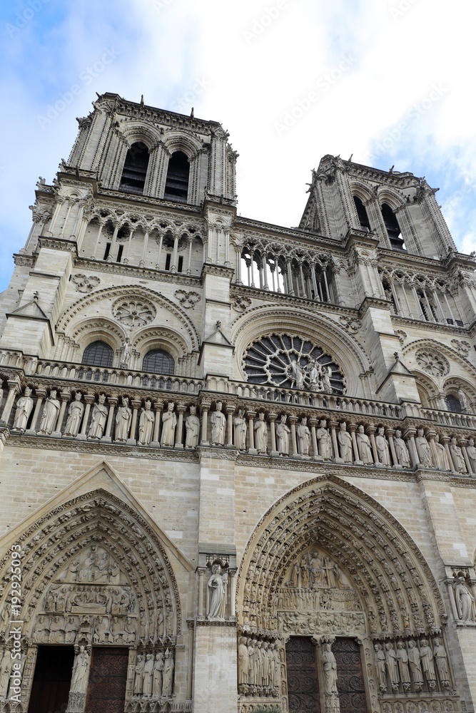 パリ：　ノートルダム大聖堂