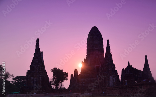 Puesta de sol en templo de Ayutthaya