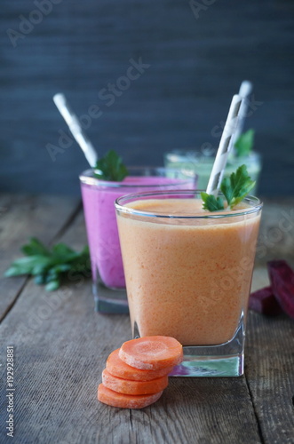 Kefir smoothies with carrots, beets and parsley
