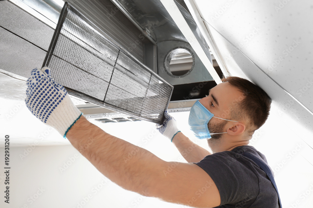 © Africa Studio - Male technician cleaning industrial air conditioner indoors © Africa Studio - Male technician cleaning industrial air conditioner indoors