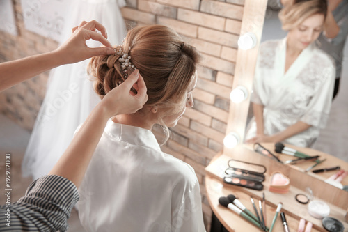 Hairdresser preparing bride...