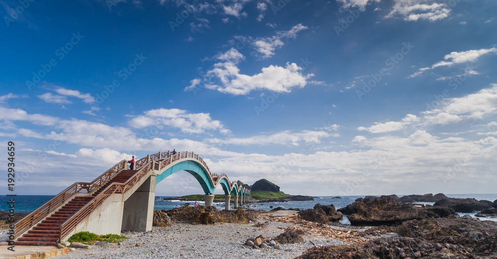 Fototapeta premium Panorama of the arched bridges to the platform of three immortals