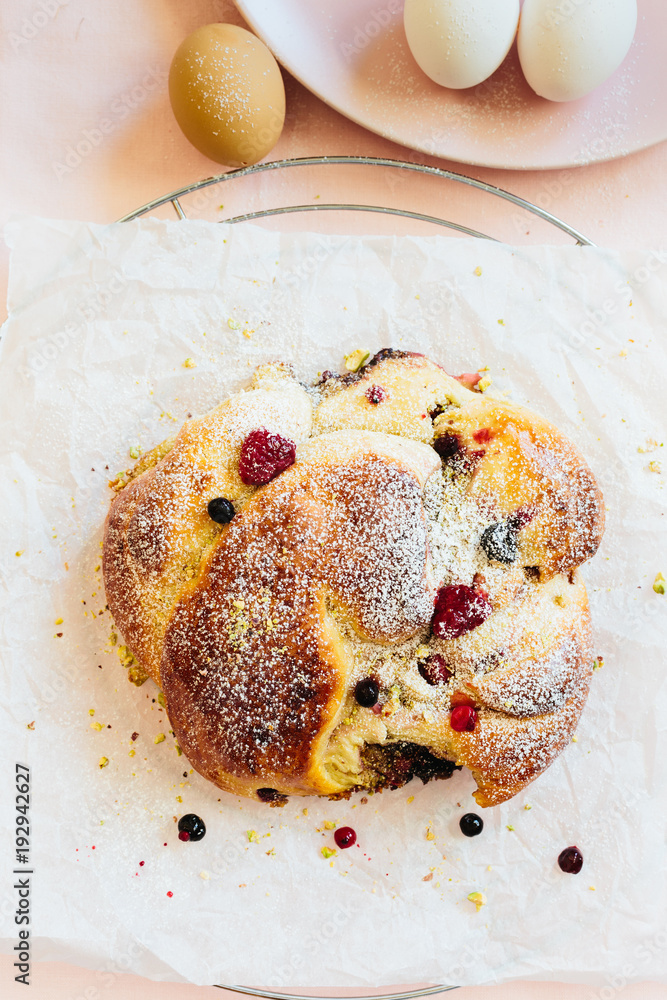 Gedrehter Hefezopf Mit Beerenfllung Und Pistaziencreme Stock Photo | Adobe Stock