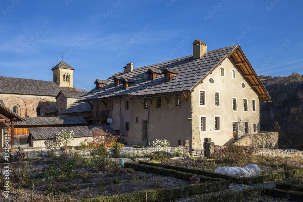 Abbaye Notre-Dame de Boscodon du XIIe siècle d'architecture romane, le cellier des Moines, Crots, Hautes-Alpes 