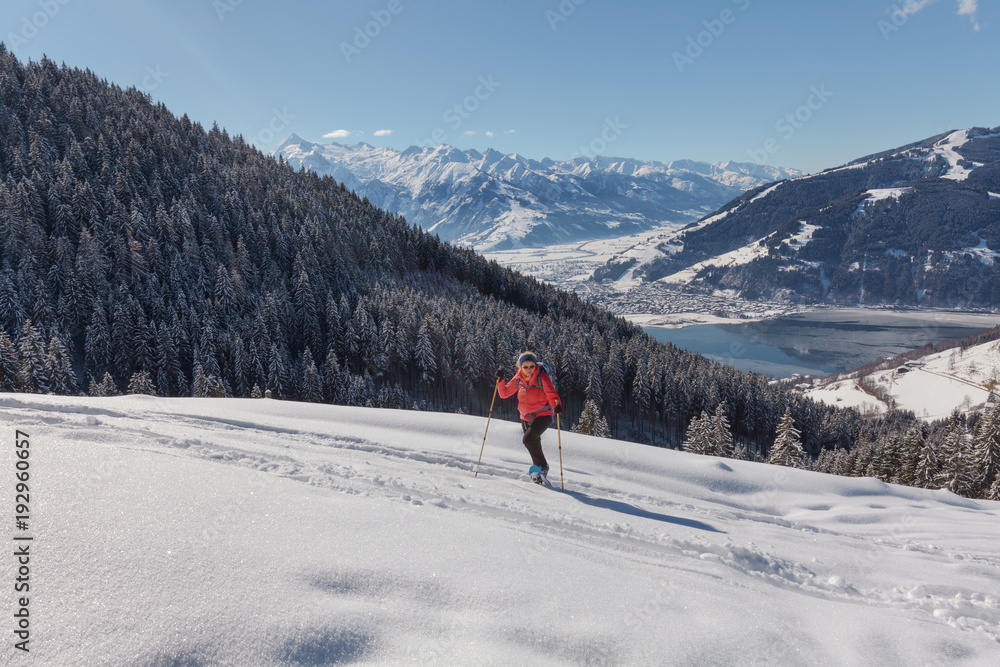 Spaß am Wandern im Winter, Winterwandern im Schnee in Pinzgau, Region Zell am See, Österreich