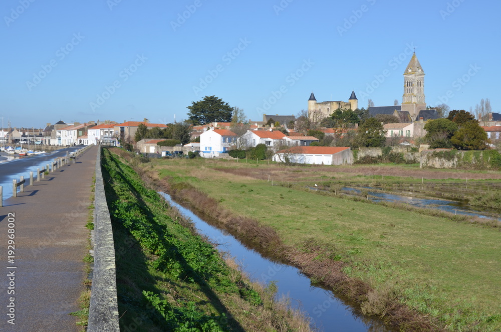 Noirmoutier, chateau, église, digue Jacobsen et réserve de Müllembourg