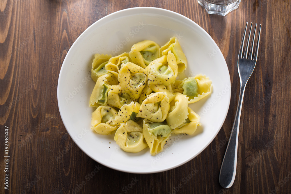 Tortellini with pepper and oil