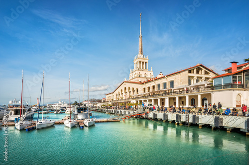 Foto Морской вокзал и рыбаки на берегу Marine Station and fishermen on the shore