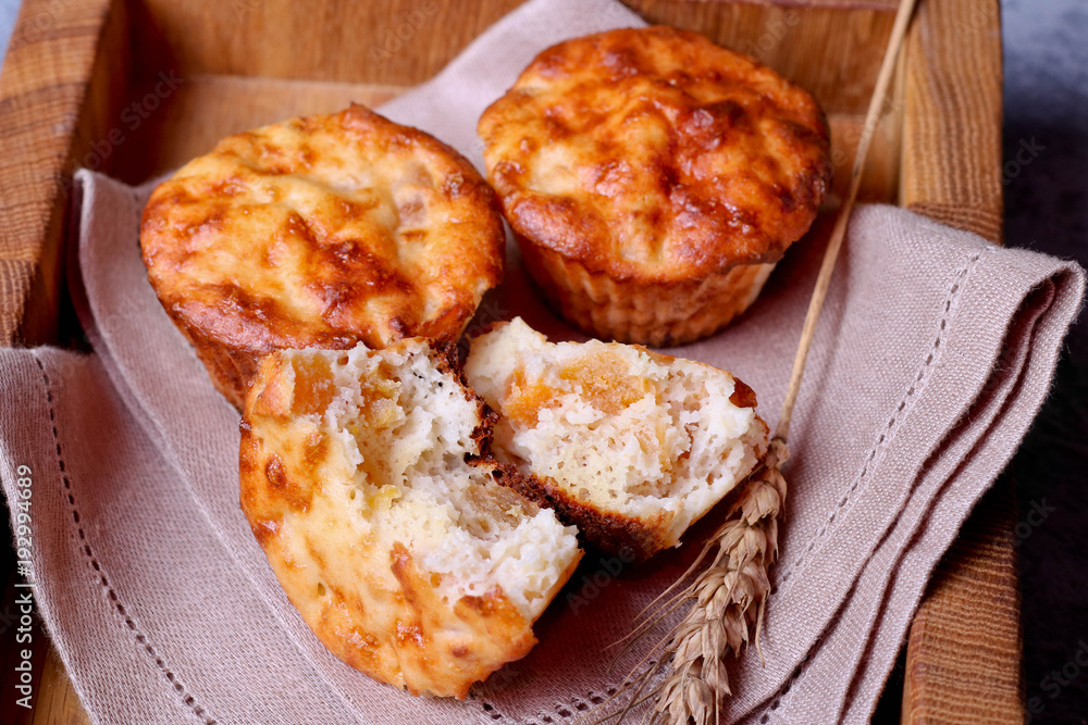 Oat muffins with apples and cinnamon Oat muffins with apples and cinnamon