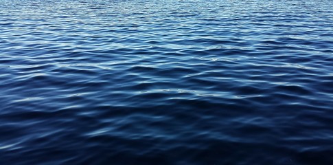 Papier peint photo Rivière Panorama bleu vagues douces apaisantes  © natalya2015