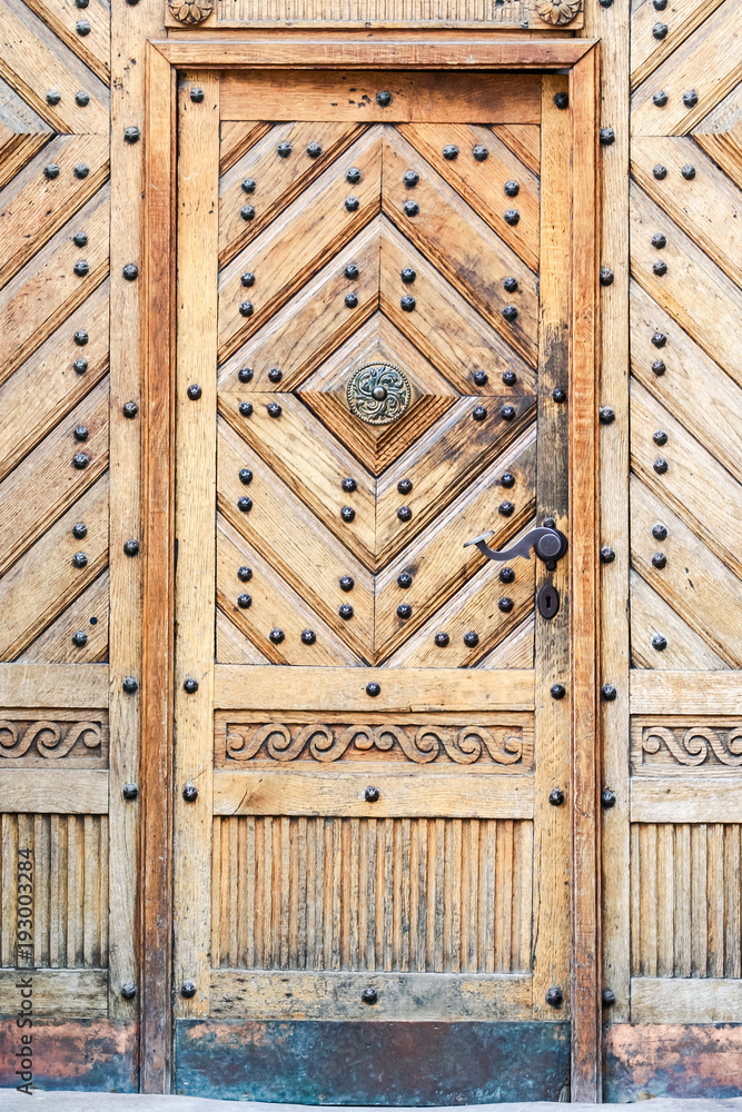 Age-old Brown Wooden Fretwork Door Metal Decor Age-old Brown Wooden Fretwork Door Metal Decor