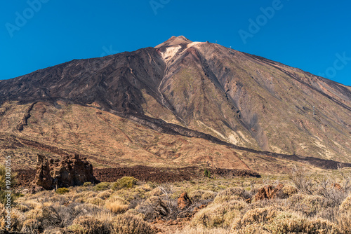 Vulkanschlot-Felsen vor dem Vulkan Teide auf Teneriffa