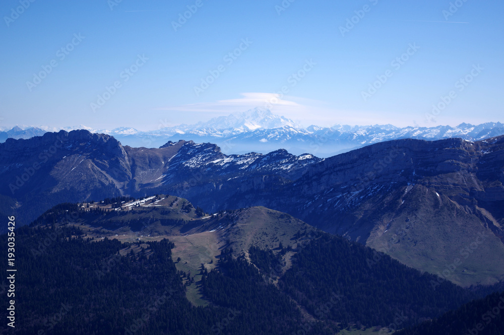vue du sommet du chamchaude dans le massif de la chartreuse 