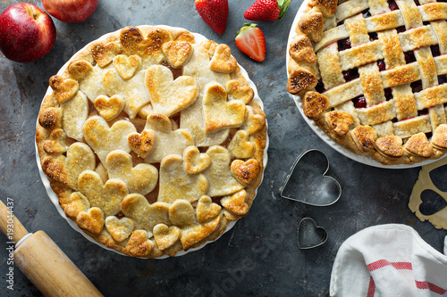 фотографія Apple pie with hearts shaped crust