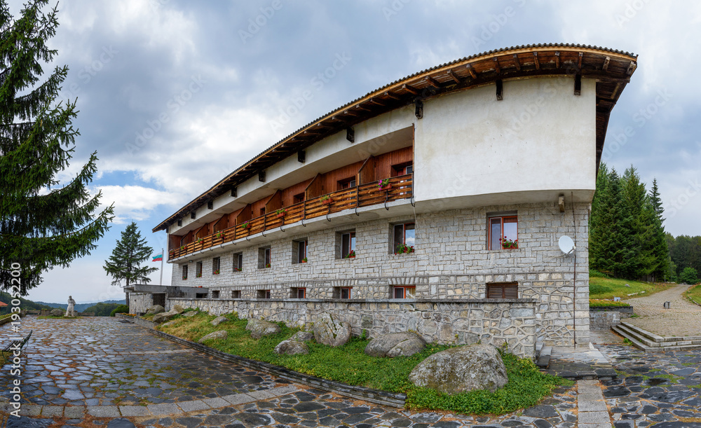 Obraz premium Partizanska hut near village of Krustevich, Sredna Gora mountains, Bulgaria