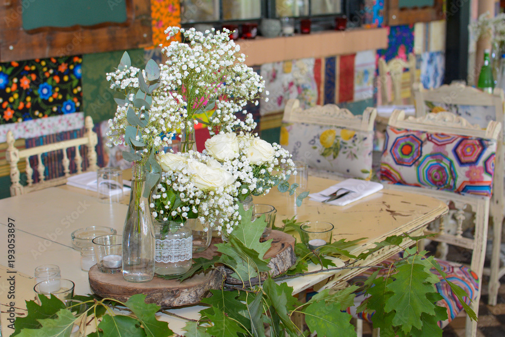 Naklejka premium Flower decoration on table