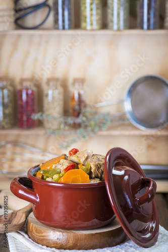 Guiso de carne de ternera con vegetales para una comida saludable photo