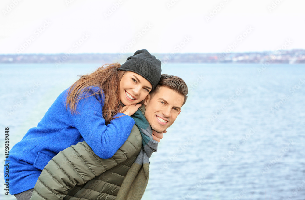 Obraz premium Beautiful couple in warm clothes having fun outdoors
