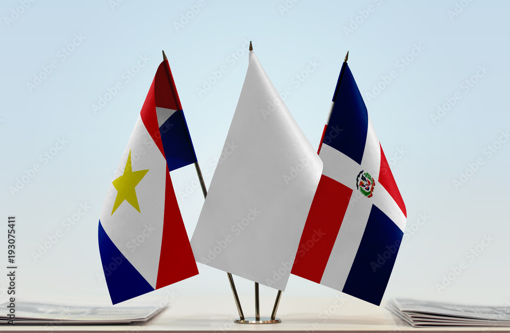 Flags of Saba and Dominican Republic with a white flag in the middle