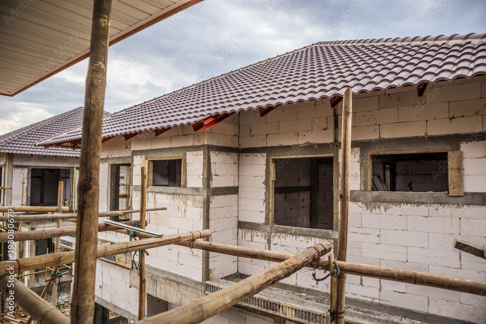 Obraz premium construction residential new house in progress at building site