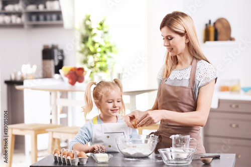 Mother and daughter prepari...