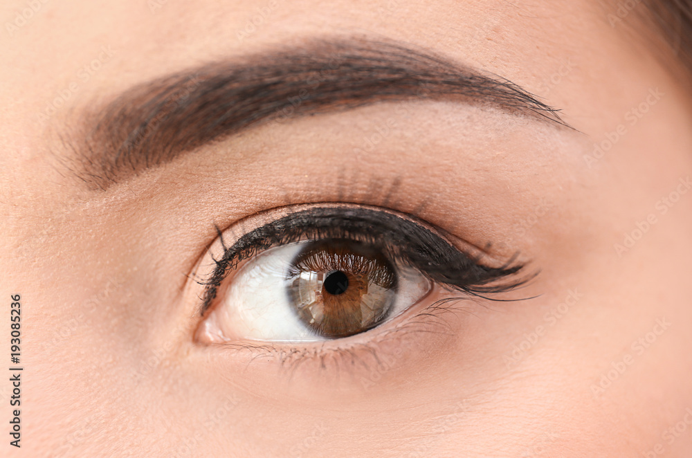 Naklejka premium Young woman with beautiful eyebrows, closeup