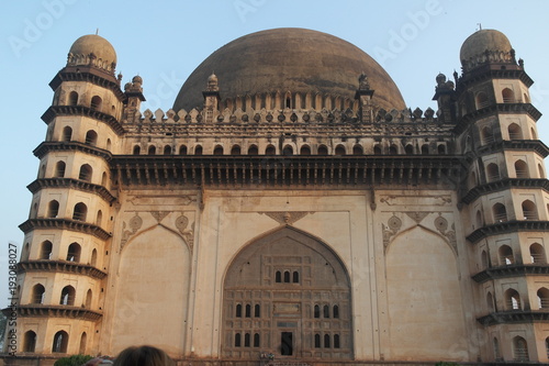Мечеть Гол Гумбаз с самым большим куполом когда-либо построенном в мире