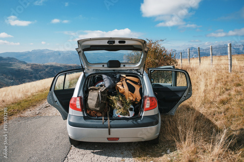 Fotografie open car trunk full of backpacks and traveling  stuff