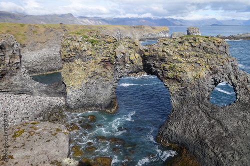 アイスランド共和国スナイフェルス半島の海岸の奇岩風景