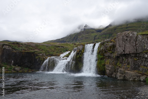 アイスランド、スナイフェルス半島の滝