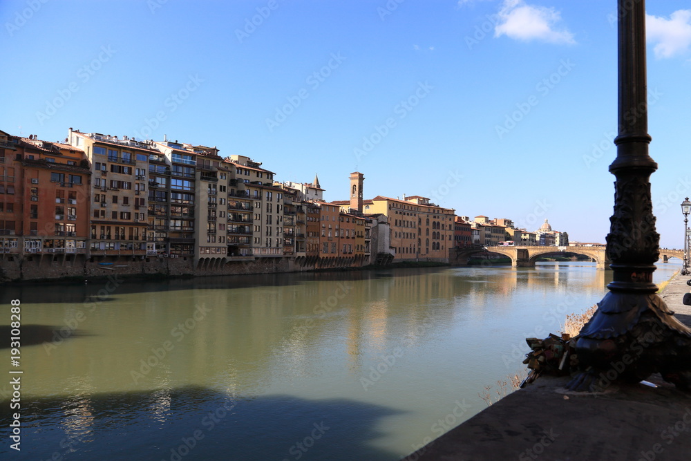 Fiume Arno a valle di Ponte Vecchio - Firenze