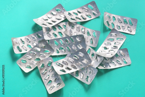 Quadro em tela Empty drug blister package on turquoise blue paper background